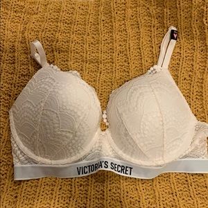 White lace Victoria’s Secret bra 36D NWT